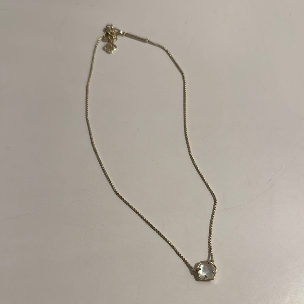 Kendra Scott necklace